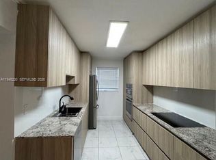 211 SE 3rd St, Dania, FL 33004