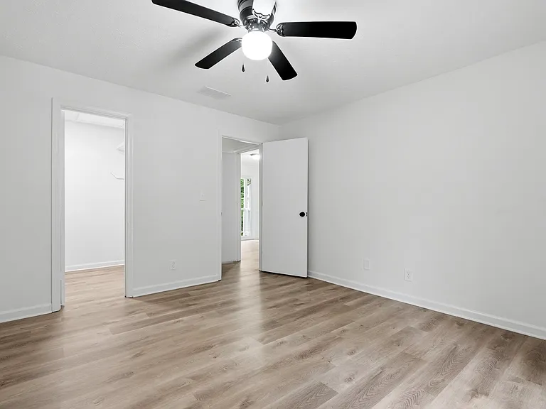 106 Sterling Ct — Photo 12