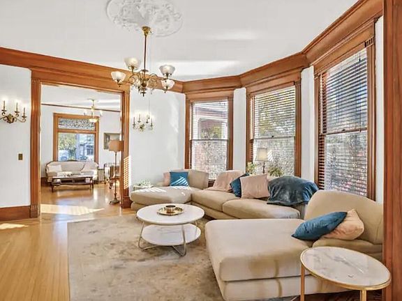 2nd image of 1520 College AVENUE