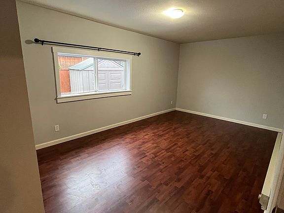 4th image of 9124 NE Glisan St