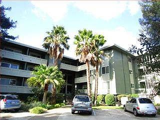 4th image of 1458 Hudson St APT 203