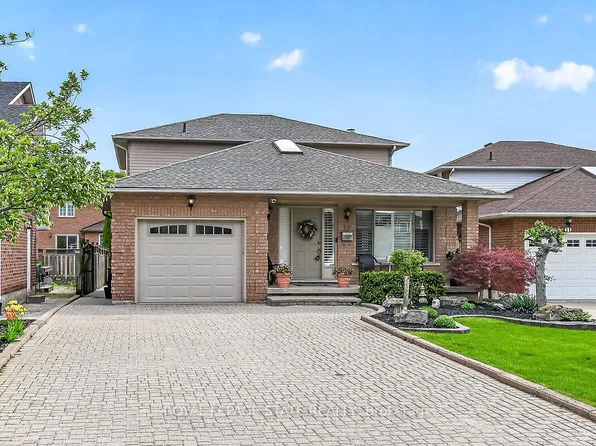 15 Gabriele Ct, Hamilton, ON L8G 5C4