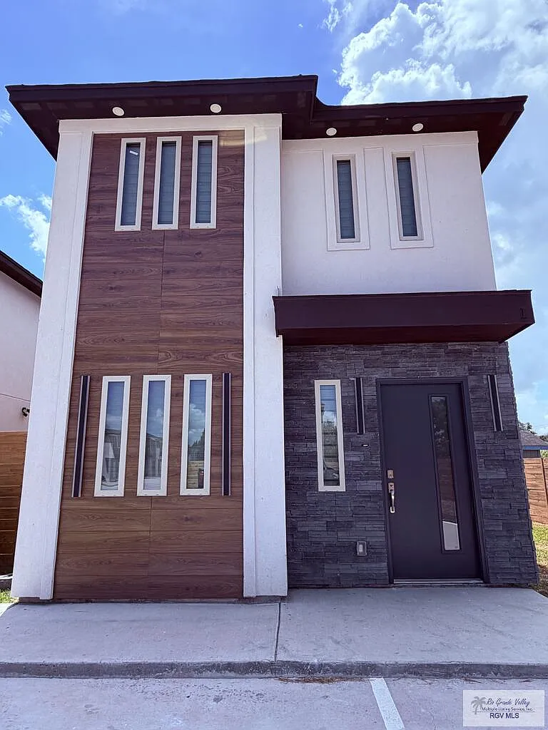 2 bed, 2.5 bath, 1220 sqft, $1,500 — Photo 1