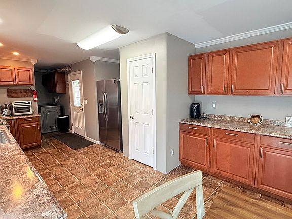 5th image of 3126 Possum Trot Rd
