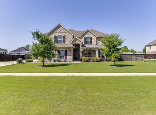 211 Stonegate Way, Red Oak, TX 75154