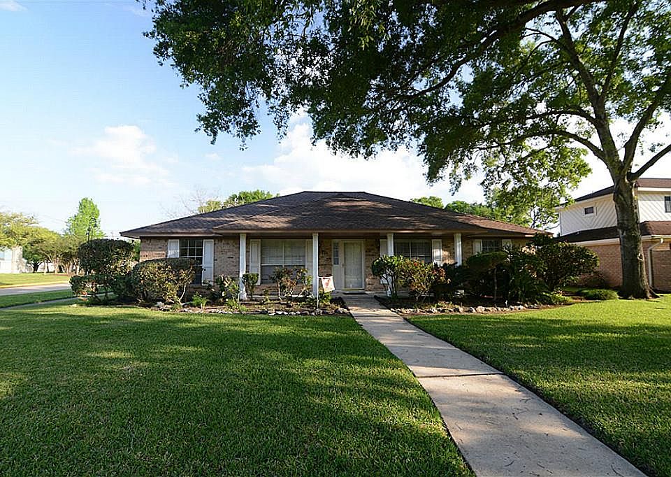 1st image of 15926 Lakeview Dr
