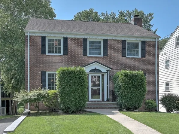 42 Greenwood Dr, Millburn Twp., NJ 07041