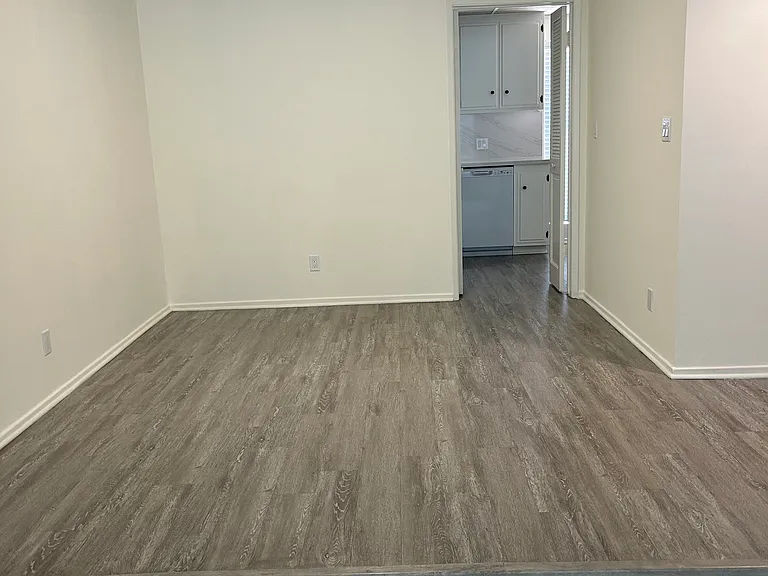 347 N Oakhurst Dr #5 — Photo 6