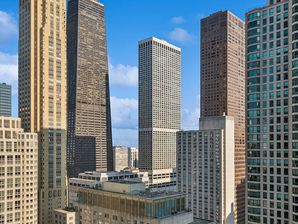 30 E Huron St #1814