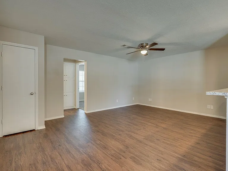 1233 Cordell St — Photo 3