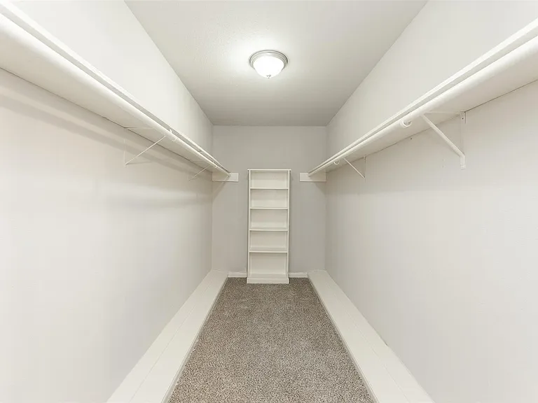 21402 Park Royale Dr — Photo 14