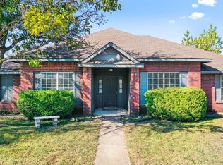 226 N Waterford Oaks Dr, Cedar Hill, TX 75104