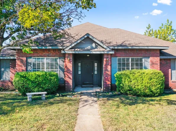 226 N Waterford Oaks Dr, Cedar Hill, TX 75104