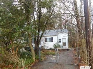 66 Hounslow Rd, Shirley, NY 11967