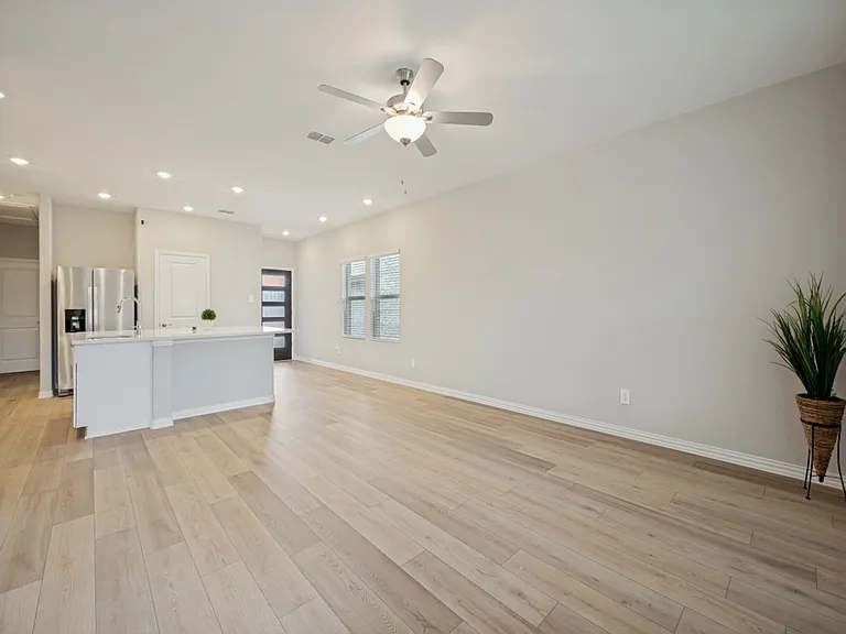 715 Dotty Dr — Photo 4