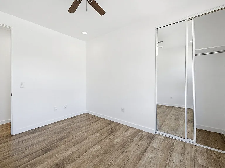 1050 W 57th St — Photo 28