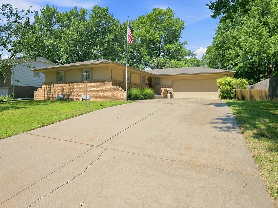 1st image of 605 N Willow Dr