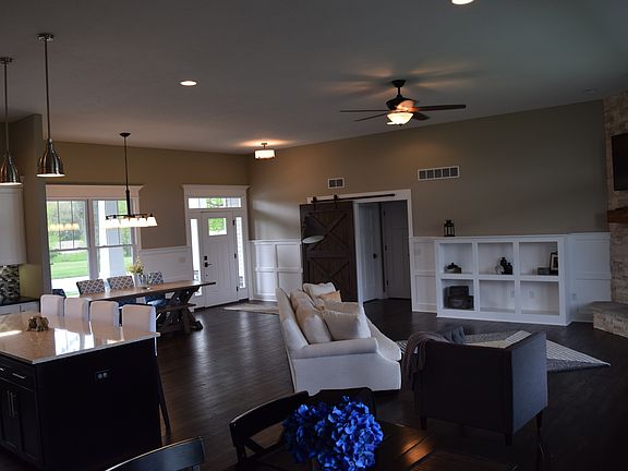 Living / Kitchen Area