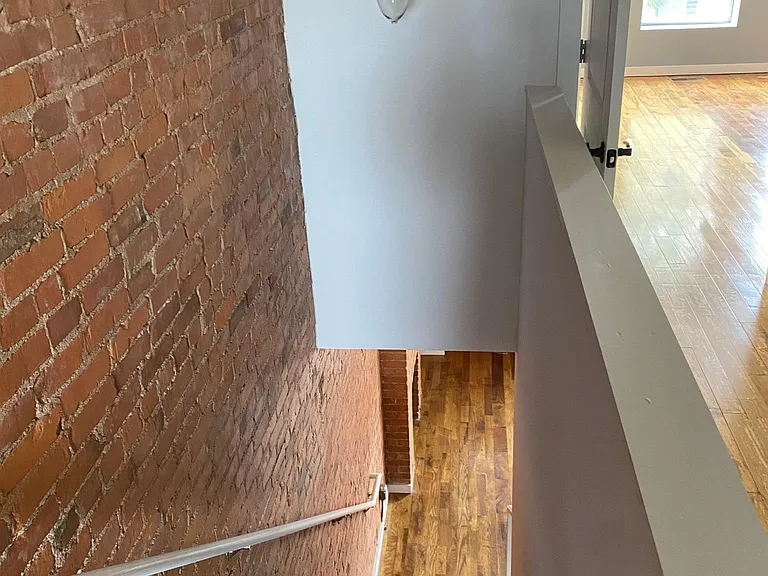 884 Oak St — Photo 11