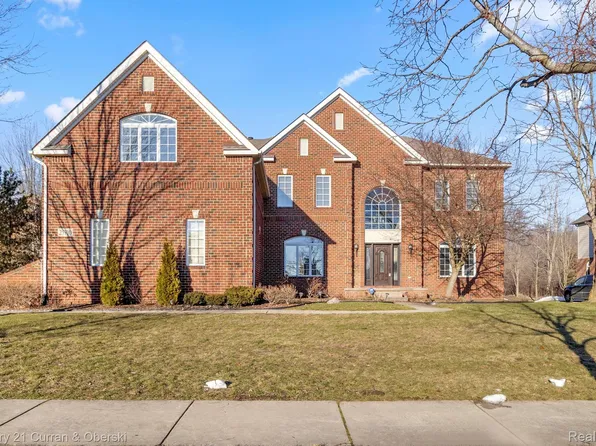 25710 Shoreline Dr, Novi, MI 48374