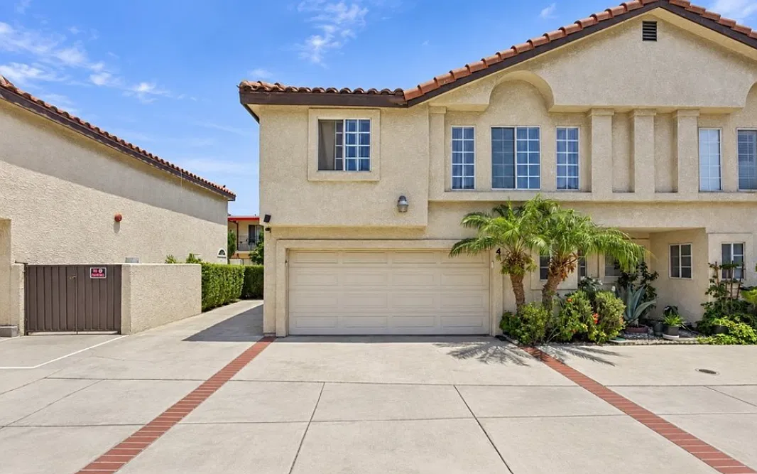 4 bed, 2.5 bath, 1376 sqft, $4,000 — Photo 1