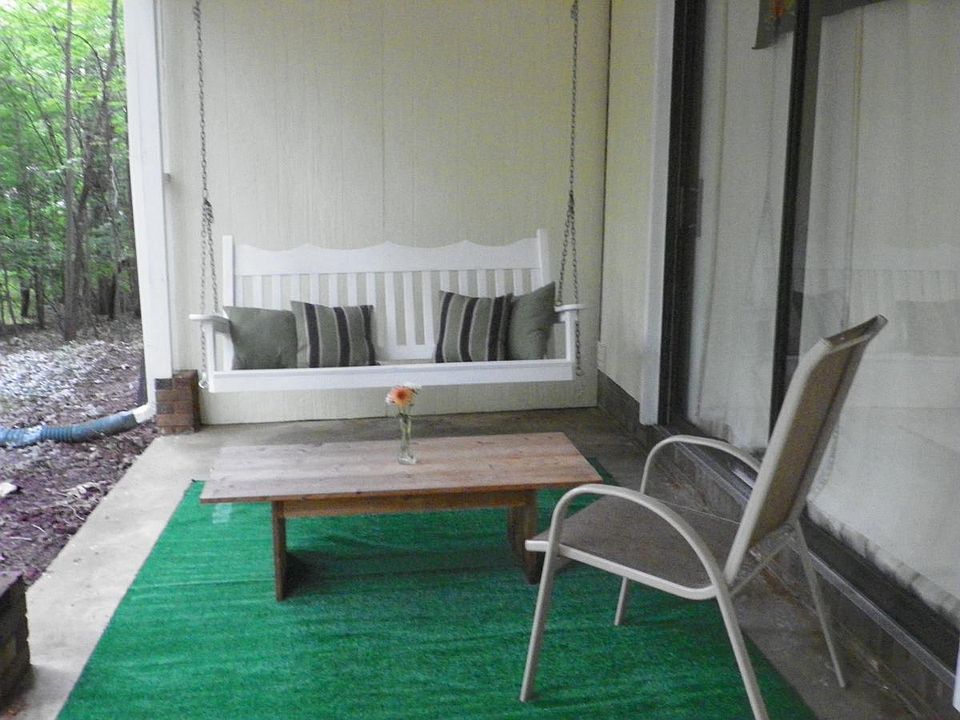 1st image of 1523 Victory Ln