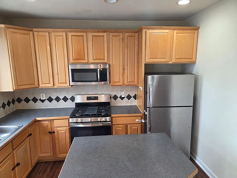 308 Garden View Sq — Photo 5