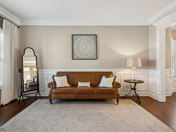 5th image of 309 Belmar Pl
