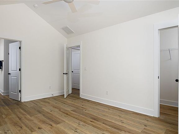 5th image of 140 Calvin St