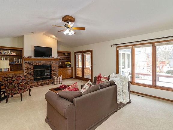 3rd image of 5852 Crabapple Ln