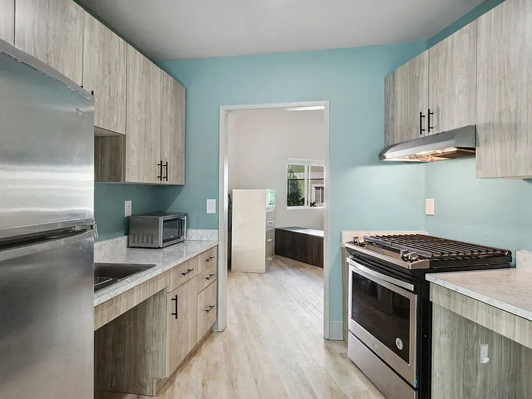 Park Crest Apartments — Photo 11