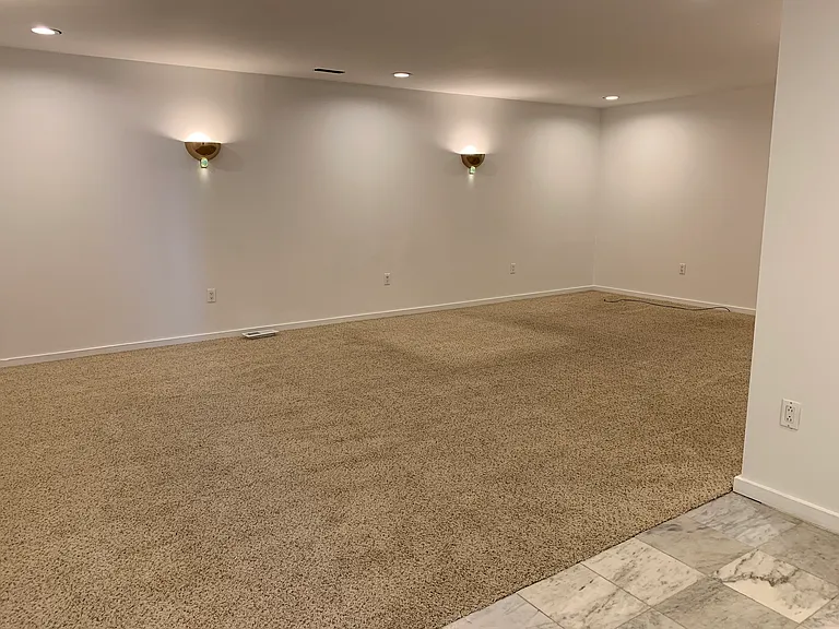 470 Lynetree Dr — Photo 8