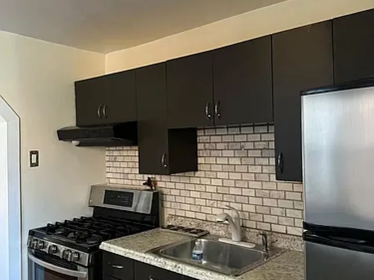 3242 Edgemont St — Photo 9