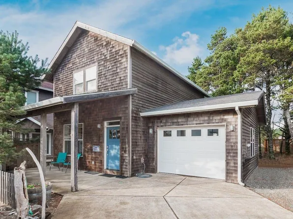 6140 Center Pointe Loop, Pacific City, OR 97135