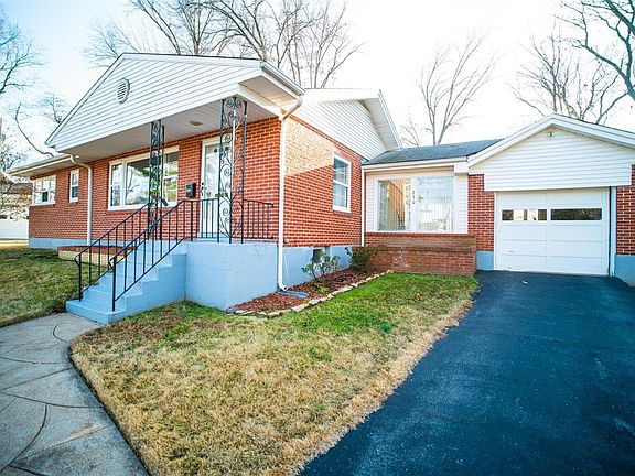 2nd image of 230 Hyacinth Ct
