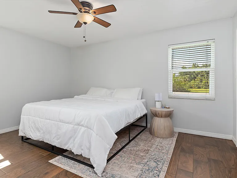 225 W McKenzie St — Photo 22