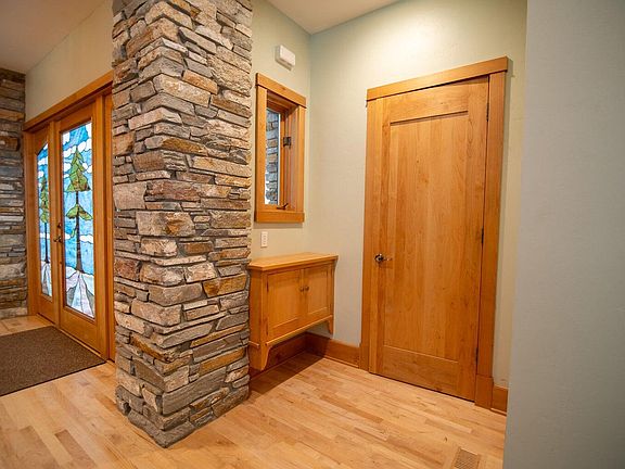 5th image of 2440 Hugo Rd