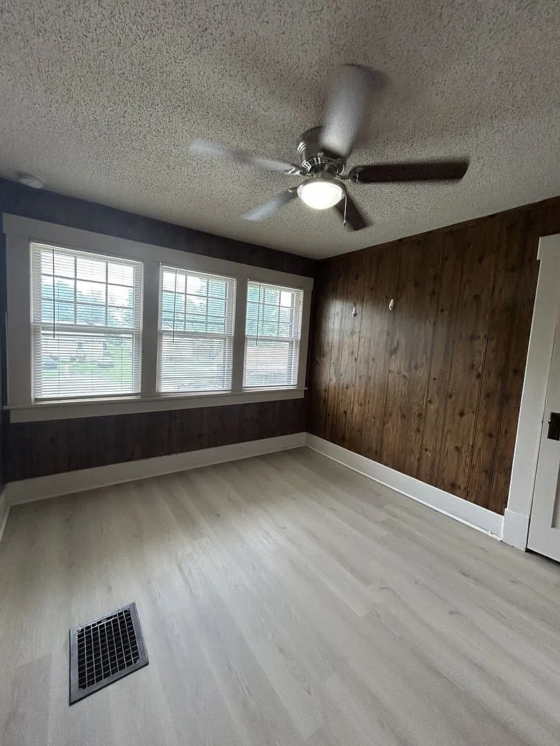 110 W. Lindburg — Photo 4