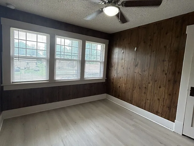 110 W Lindburg St — Photo 11