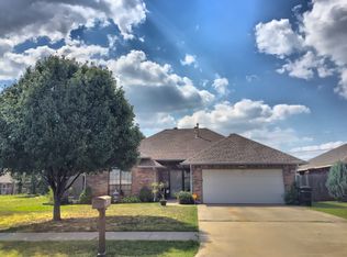 1612 Tudor Dr, Moore, OK 73160