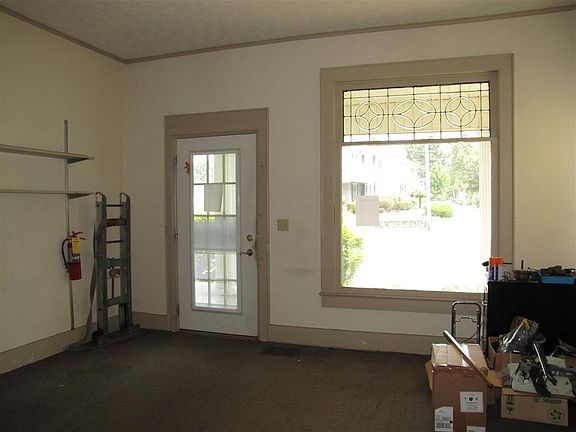 4th image of 548 N Main St