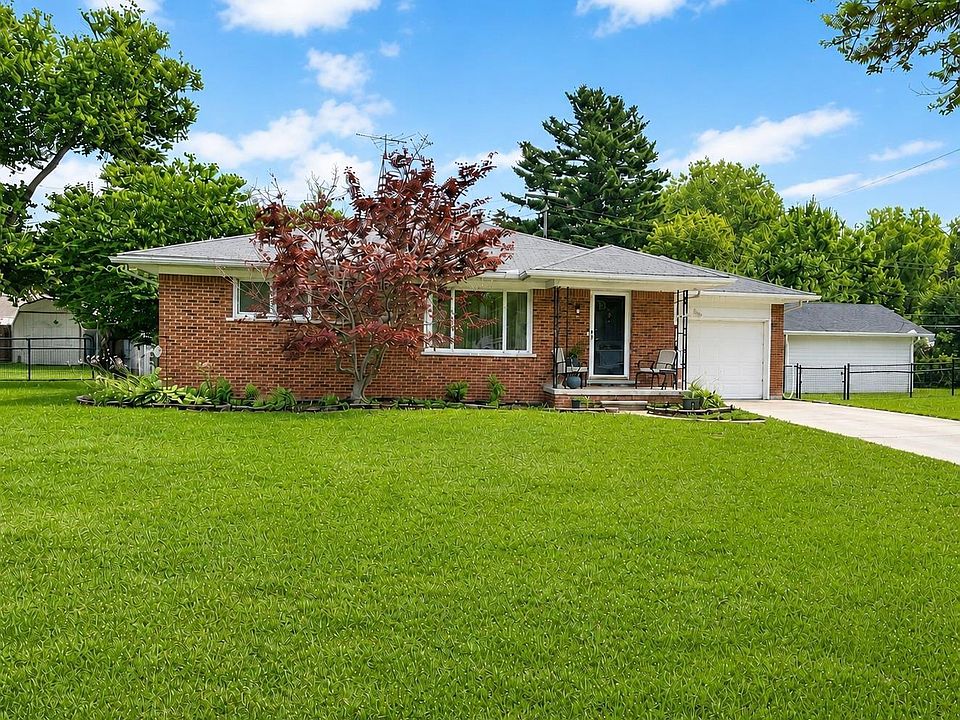 1st image of 2071 Maplecrest Dr