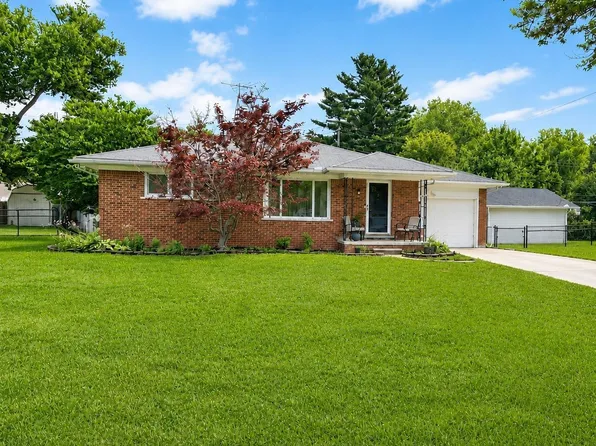 2071 Maplecrest Dr, Carleton, MI 48117