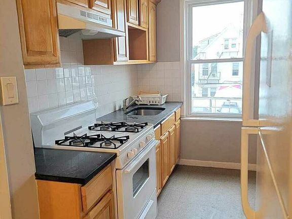 4th image of 2813 48th St #2