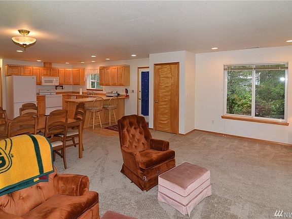 3rd image of 31 E Hidden Horse Ct