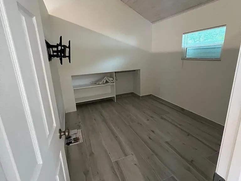 1811 Central Ave #3 — Photo 3