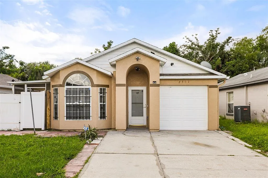 3 bed, 2.0 bath, 1099 sqft, $2,150 — Photo 1