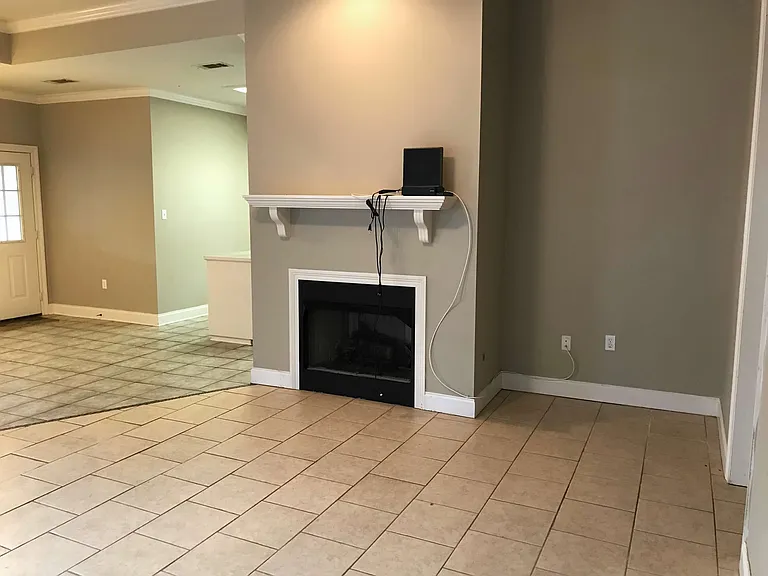 5684 Ducros Dr — Photo 4