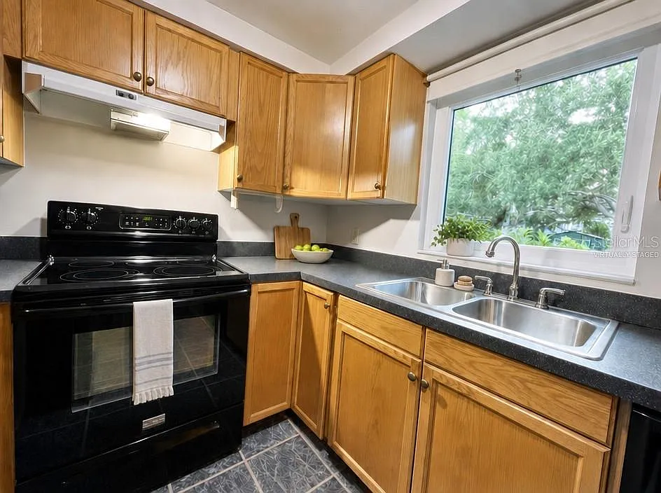 2 bed, 1.0 bath, 1020 sqft, $2,450 — Photo 4
