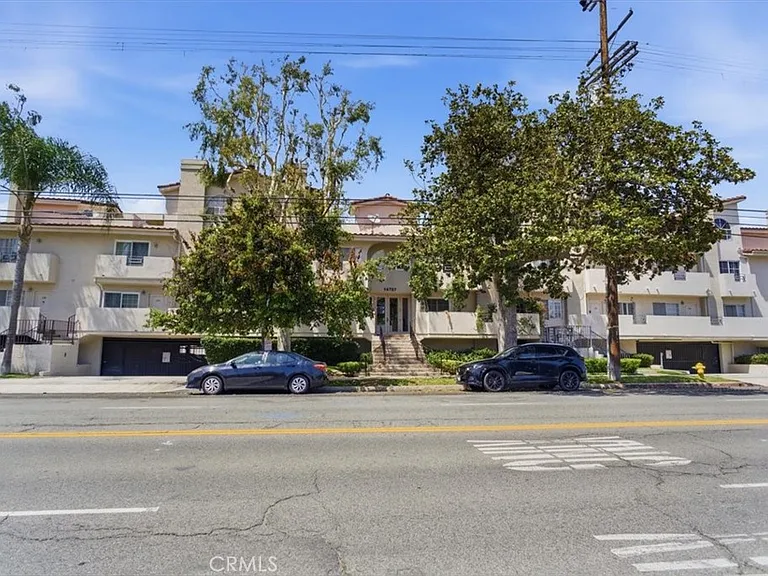14727 Magnolia Blvd #110 — Photo 14